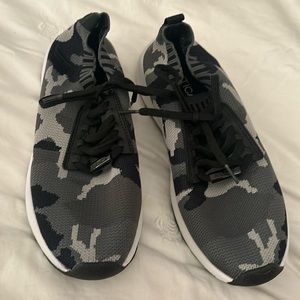 Nautical camo tennis shoes size 8 gently worn